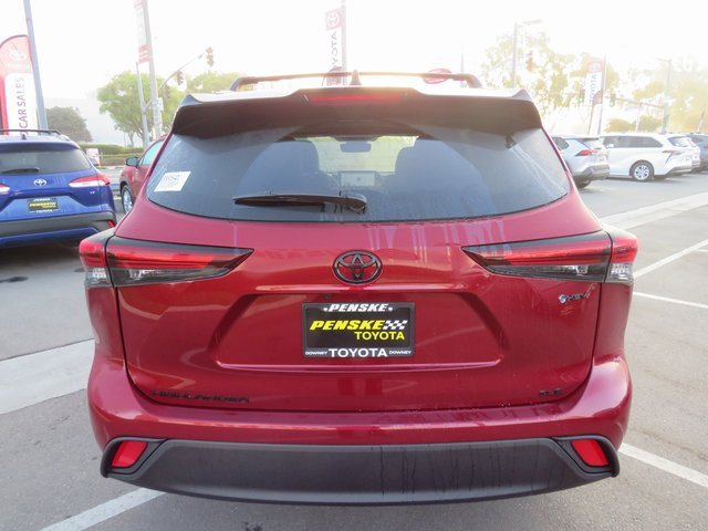 New 2025 Toyota Highlander XLE image 9