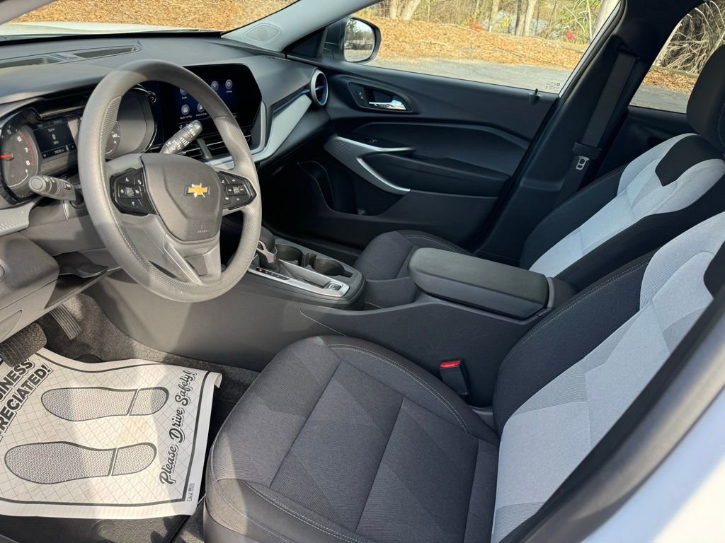 Certified 2025 Chevrolet Trax LS image 5