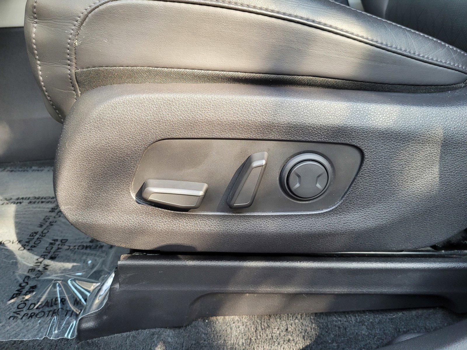 Used 2024 Kia Carnival LX image 11