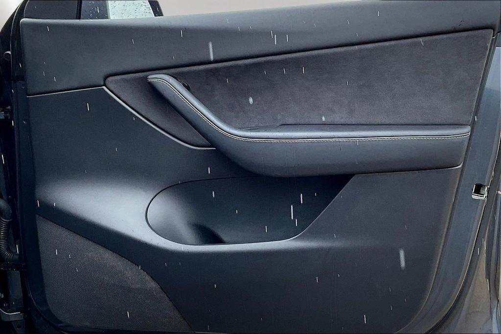 Used 2021 Tesla Model Y Long Range image 27