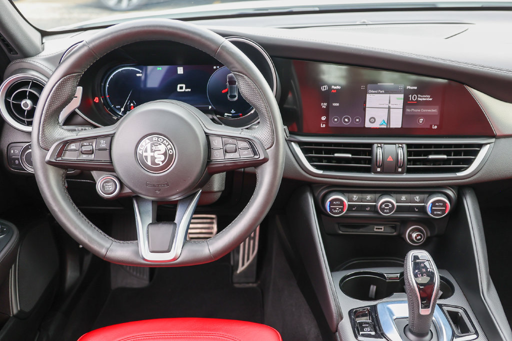 Used 2024 Alfa Romeo Giulia Veloce RWD image 7