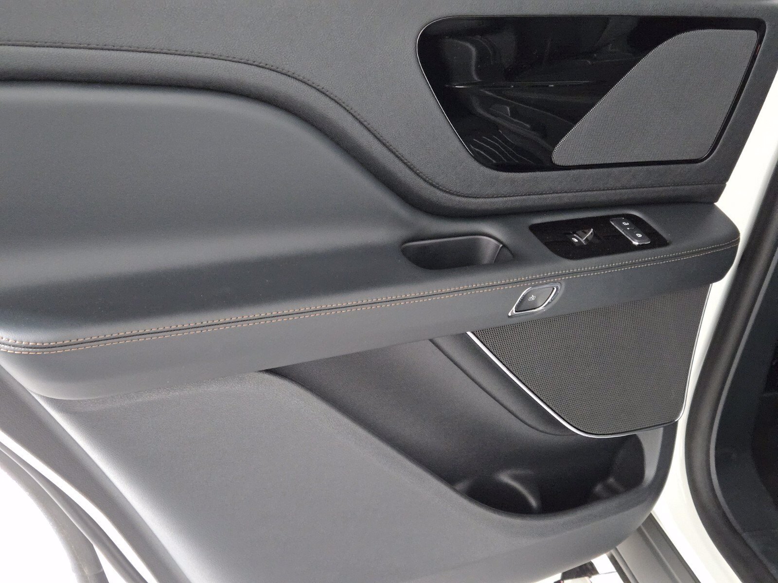 New 2026 Lincoln Aviator AWD image 23