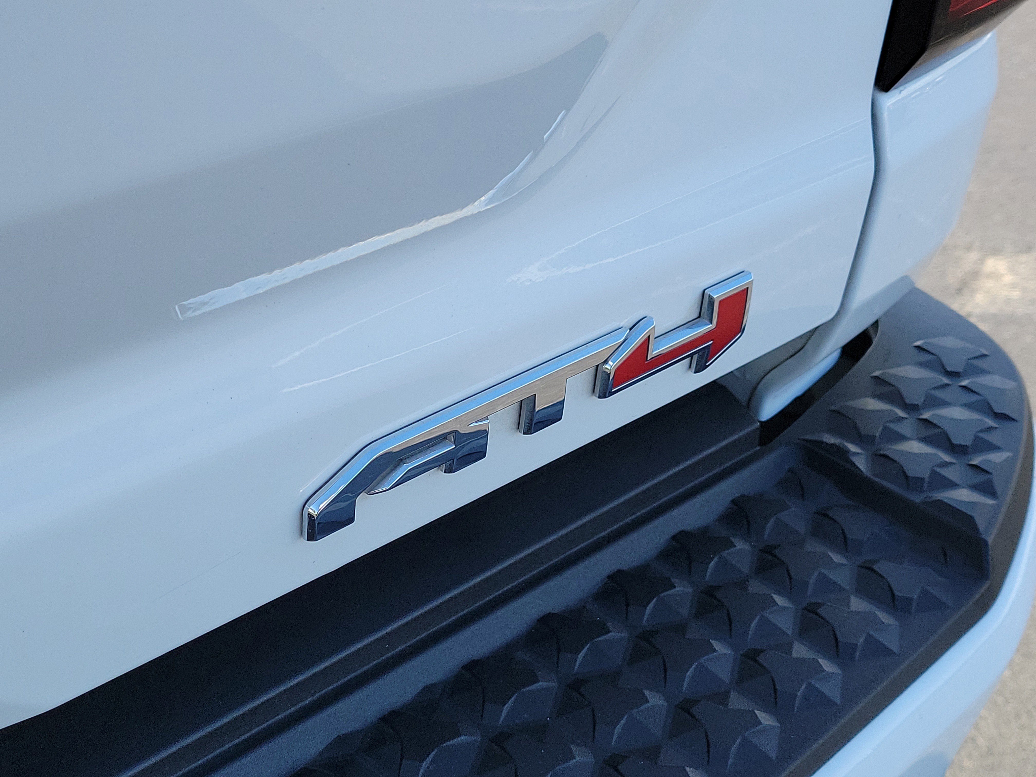 Used 2024 GMC Canyon AT4 w/ AT4 Premium Package AWD/4WD image 6