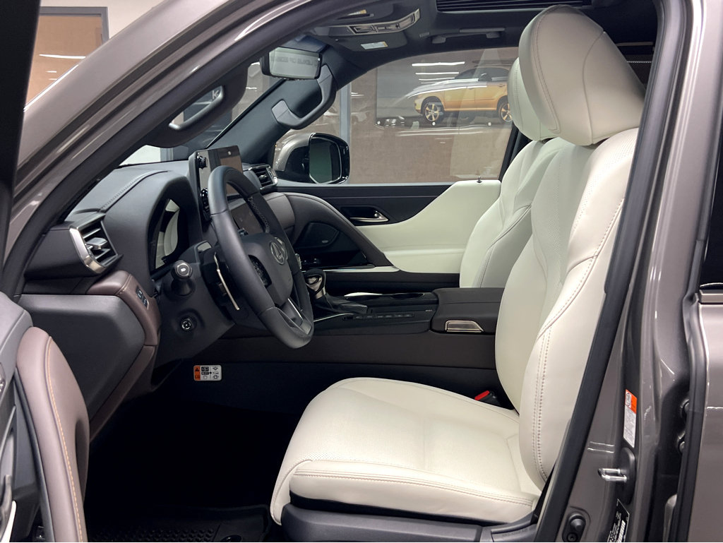 New 2026 Lexus LX 600 4WD w/ Accessory Package (2T) image 9
