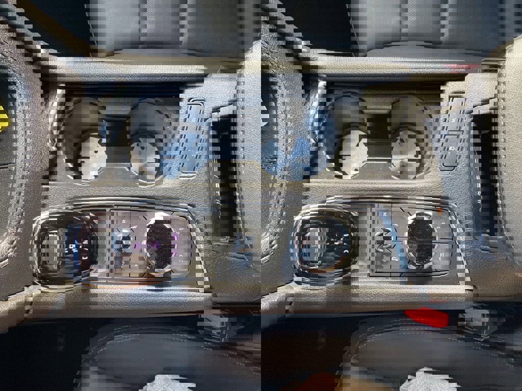 Used 2025 Cadillac XT6 Premium Luxury image 33