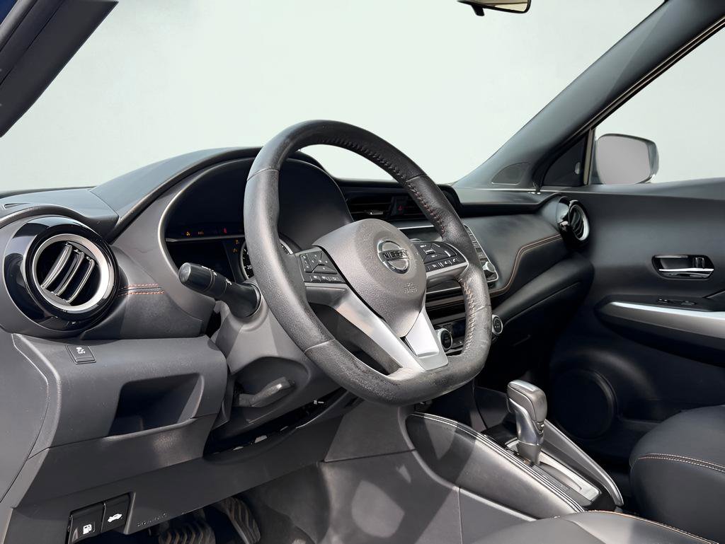 Used 2019 Nissan Kicks SR w/ SR Premium Package image 2