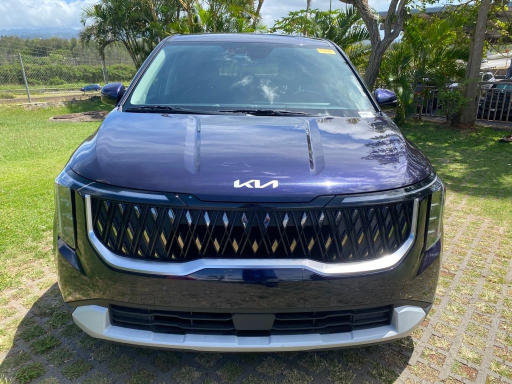 Used 2025 Kia Carnival image 2