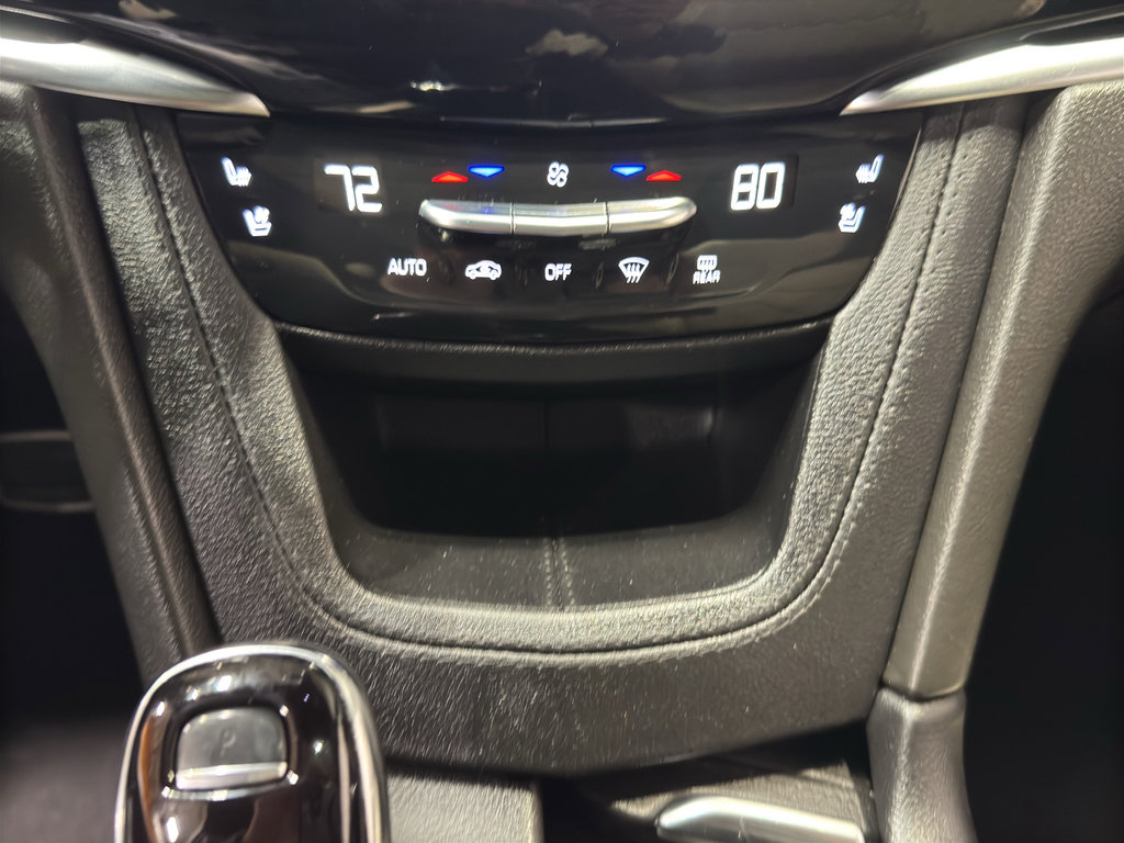 Used 2024 Cadillac XT6 Sport w/ Technology Package AWD/4WD image 33