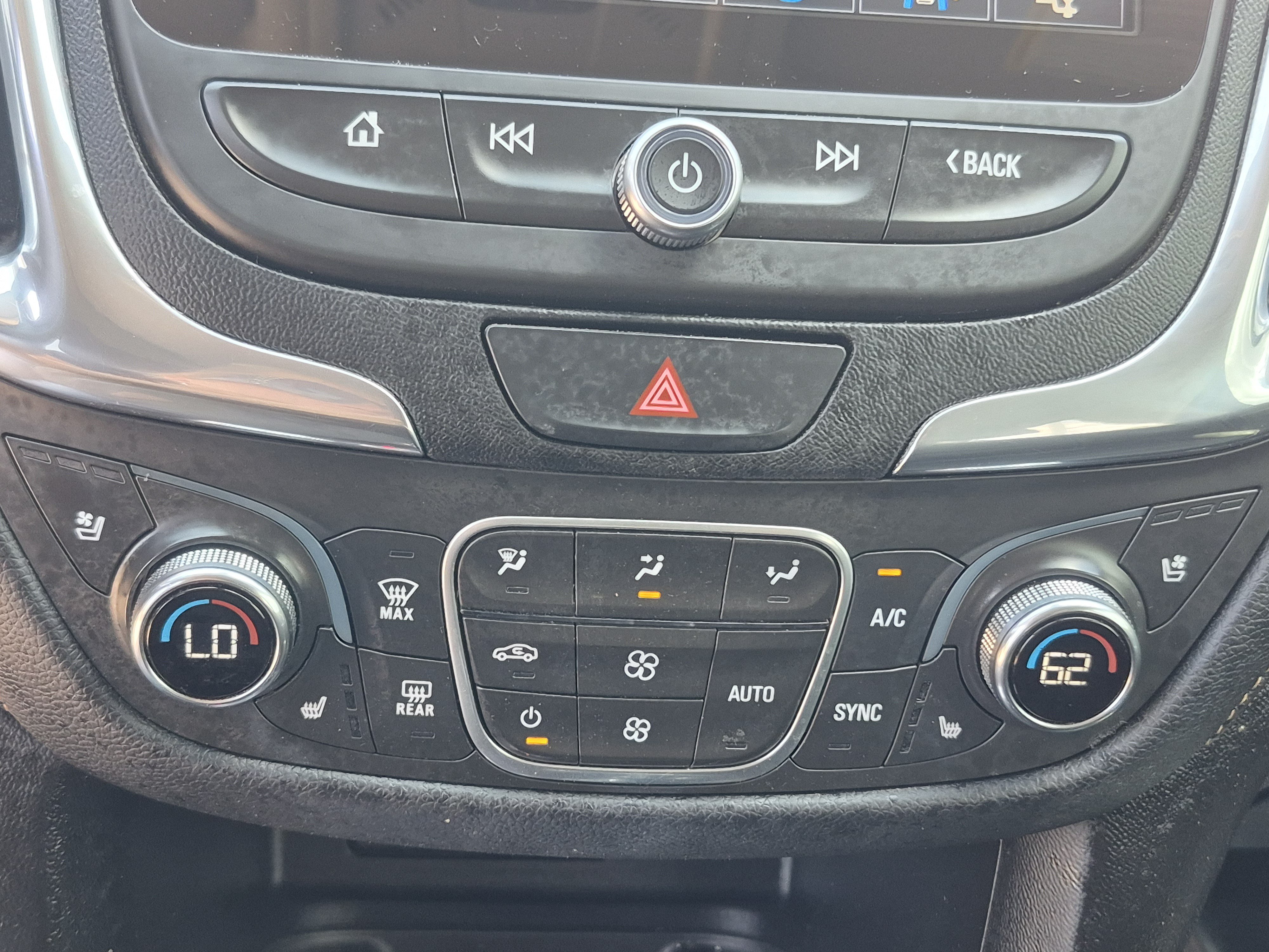 Used 2020 Chevrolet Equinox Premier AWD/4WD image 32