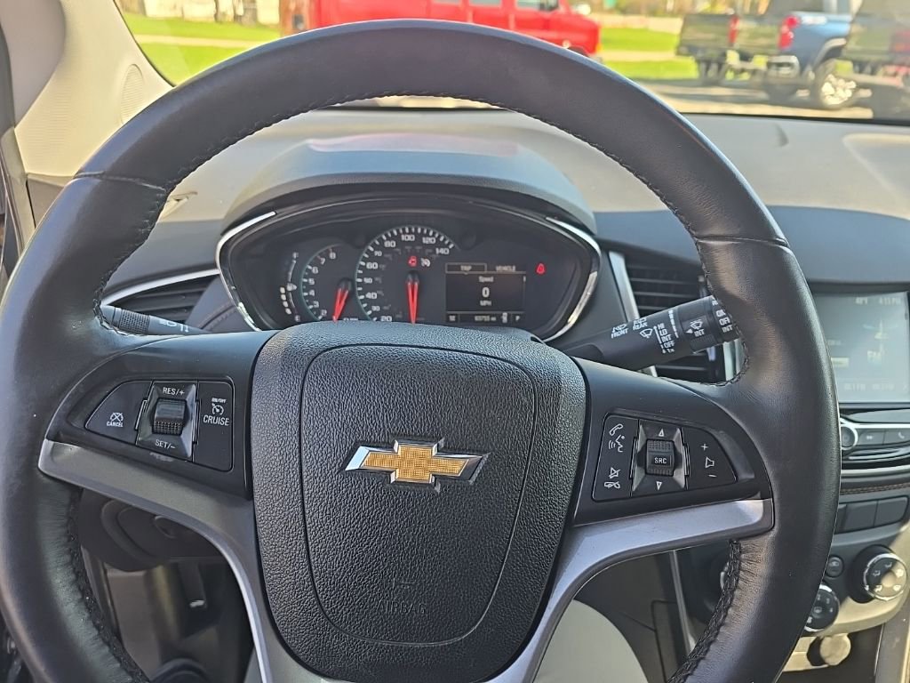 Used 2017 Chevrolet Trax LT w/ LT Convenience Package AWD/4WD image 10