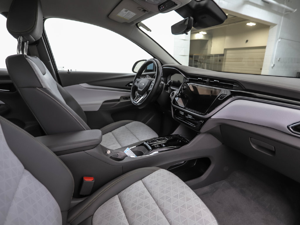 Used 2023 Chevrolet Bolt EUV Premier w/ Super Cruise Package FWD image 30