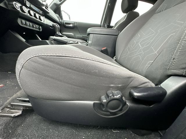 Used 2017 Toyota Tacoma TRD Sport w/ Premium & Technology Package image 17