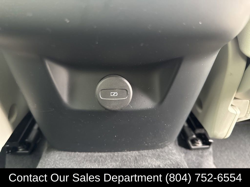 Used 2023 Volvo XC60 B5 Plus image 15