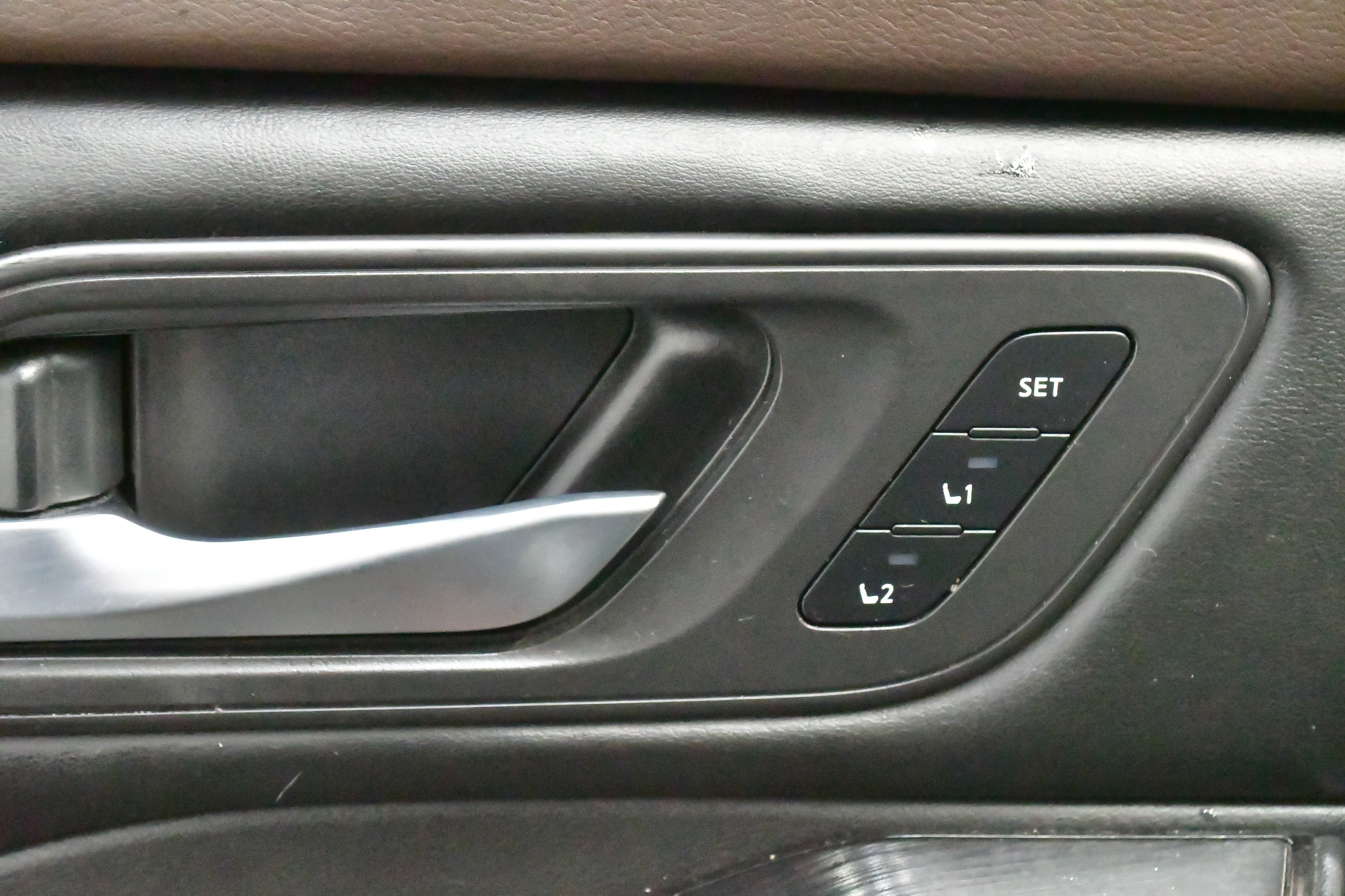 Used 2023 Nissan Rogue SL w/ SL Premium Package image 16