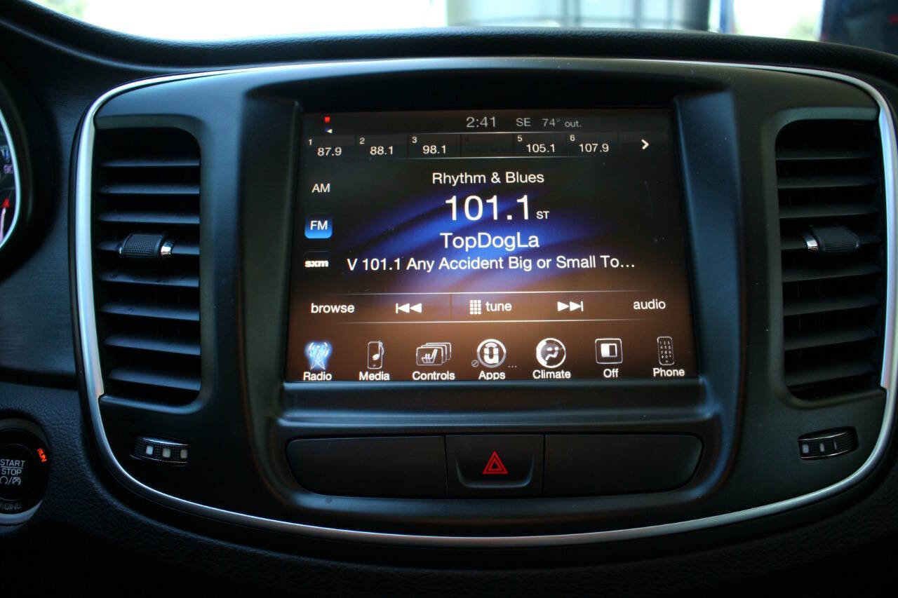 Used 2016 Chrysler 200 Limited Platinum image 13