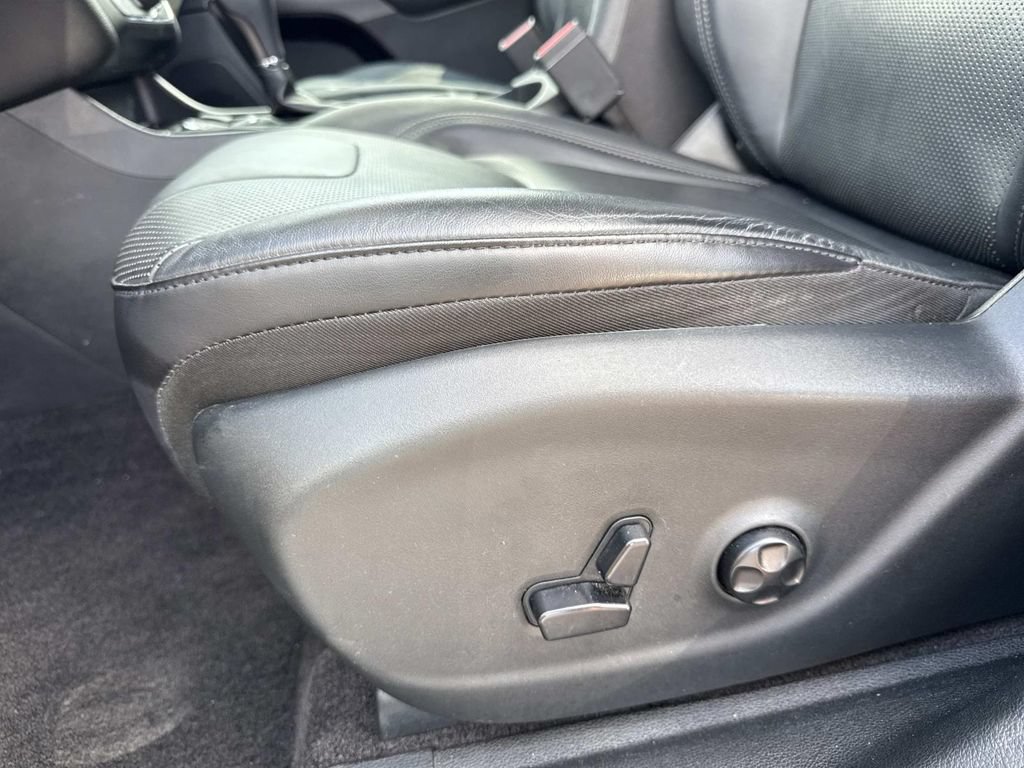 Used 2019 Jeep Cherokee Limited FWD image 20
