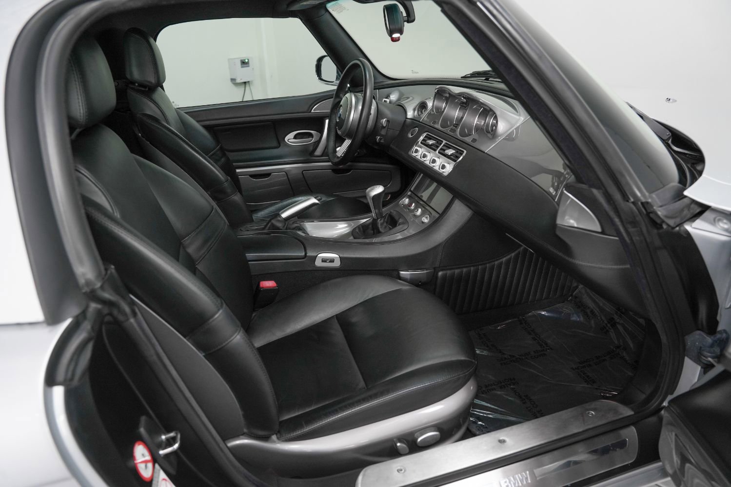 Used 2001 BMW Z8 RWD image 2