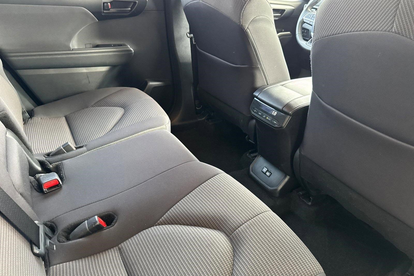 Used 2025 Toyota Highlander LE image 15