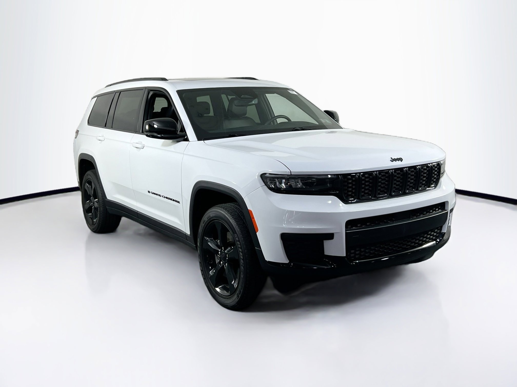 Used 2023 Jeep Grand Cherokee L Laredo AWD/4WD image 3