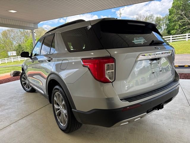 Used 2024 Ford Explorer XLT AWD/4WD image 6