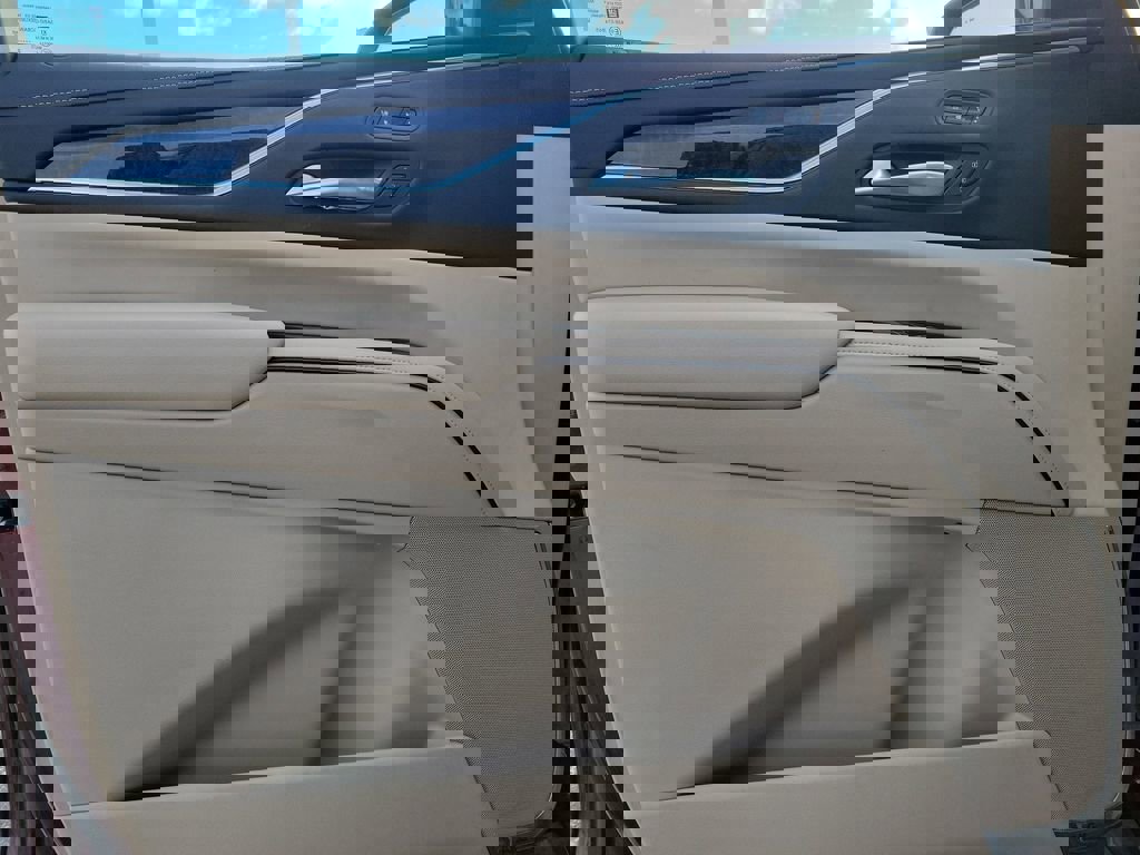 Used 2023 Cadillac Escalade Premium Luxury w/ LPO, Radiant Package image 18