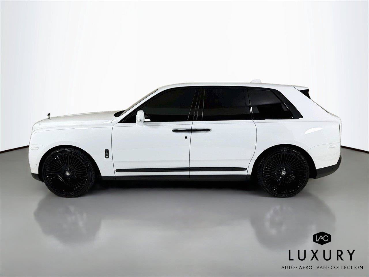 Used 2023 Rolls-Royce Cullinan Black Badge w/ Dark Exterior Package AWD/4WD image 8