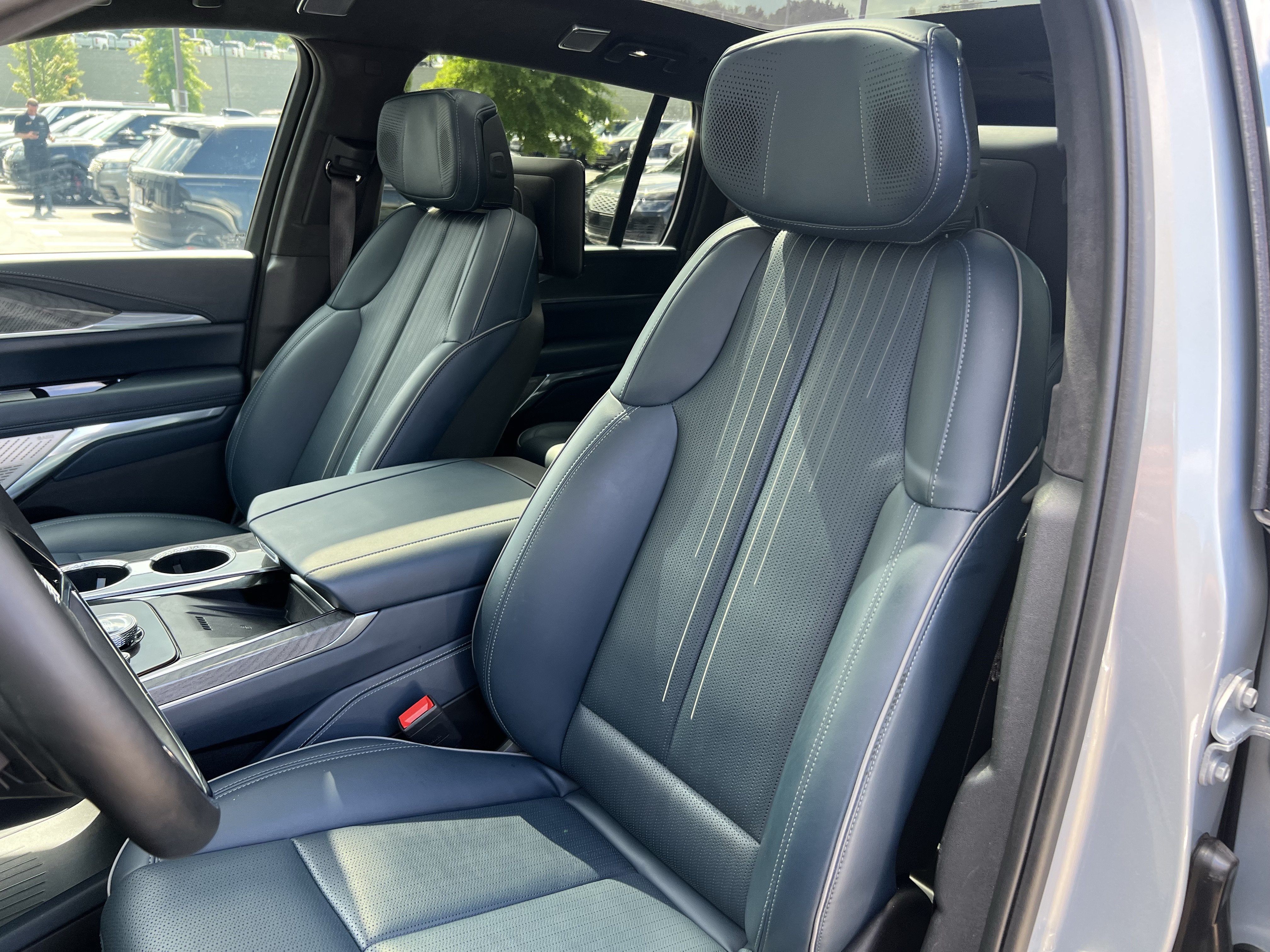 Used 2025 Cadillac Escalade IQ Sport 2 AWD/4WD image 17