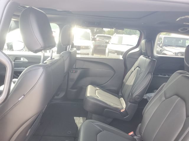 New 2027 Chrysler Pacifica Select w/ Family Tech Group FWD image 9