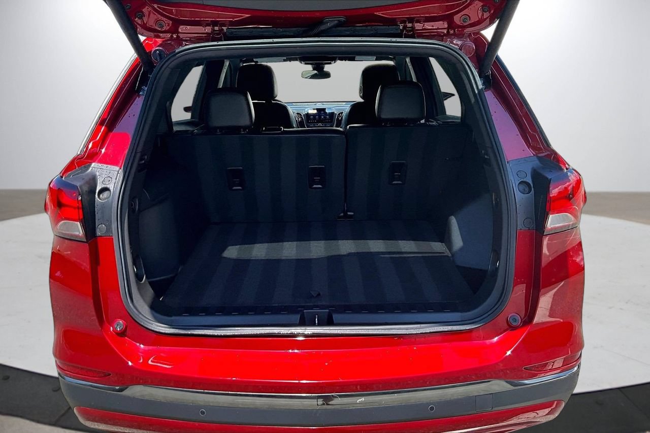 Used 2023 Chevrolet Equinox RS w/ RS Leather Package FWD image 24