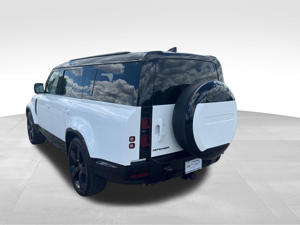 Used 2024 Land Rover Defender 130 X-Dynamic SE AWD/4WD image 3