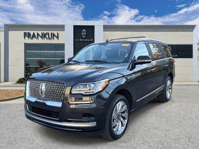 Used 2024 Lincoln Navigator Reserve AWD/4WD image 3