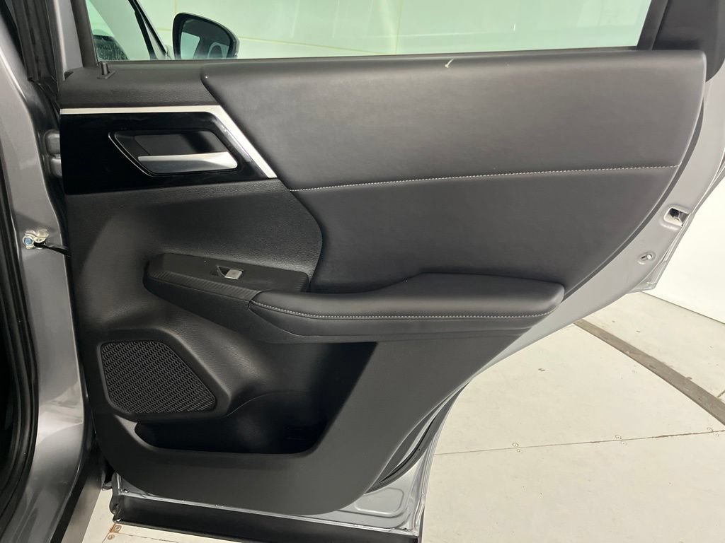 Used 2023 Mitsubishi Outlander SE FWD image 28