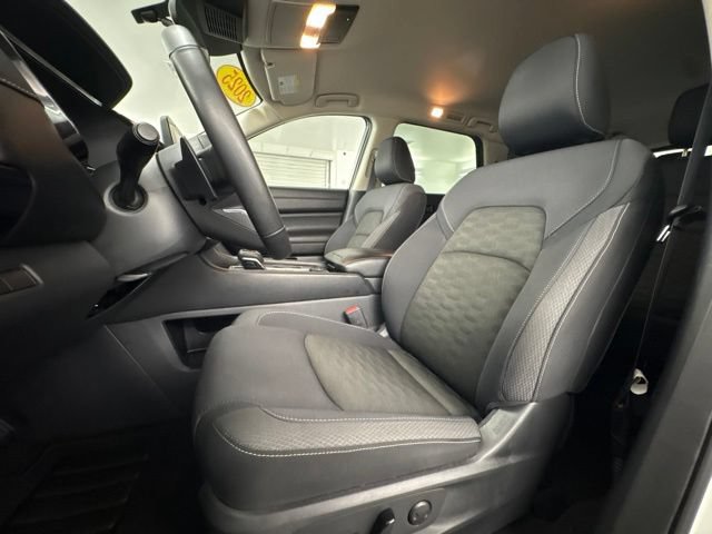 Used 2025 Nissan Pathfinder SV AWD/4WD image 18