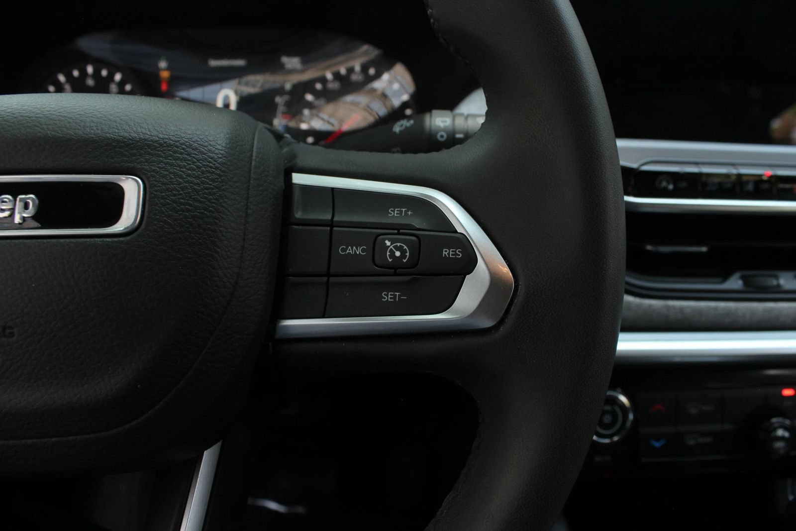 Used 2024 Jeep Compass Latitude AWD/4WD image 31