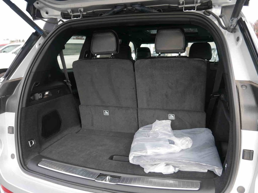 New 2025 Jeep Grand Cherokee L Overland w/ Advanced Protech Group III AWD/4WD image 8