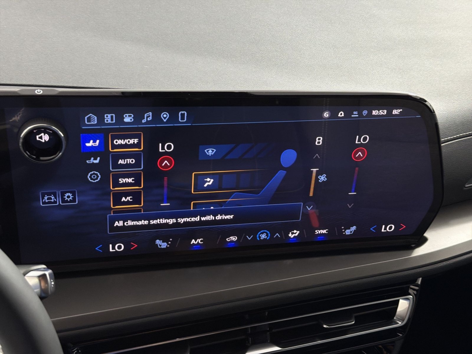 New 2026 Chevrolet Traverse LT w/ Driver Confidence Package FWD image 21