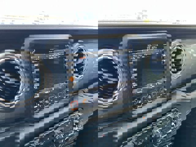 Used 2020 Jeep Wrangler Unlimited Sahara image 9