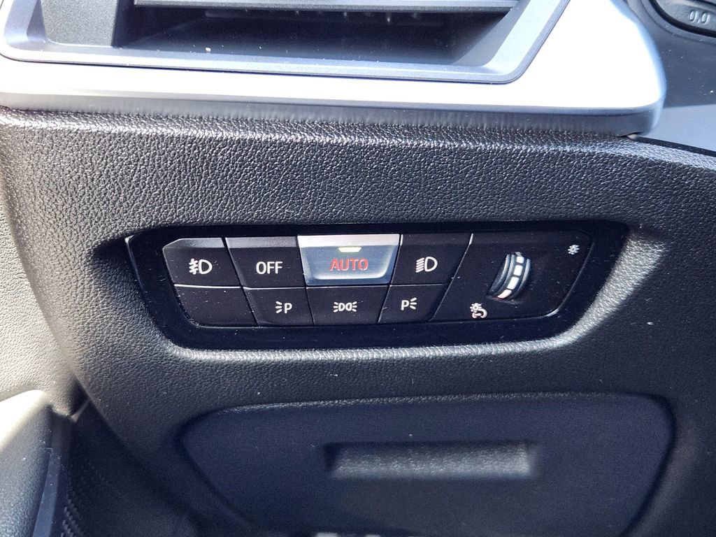 Used 2020 BMW 330i xDrive 330i xDrive w/ M Sport Package image 19