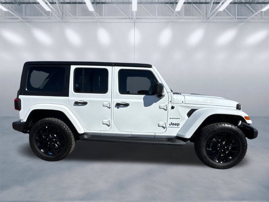 Used 2023 Jeep Wrangler Unlimited Sahara AWD/4WD image 3