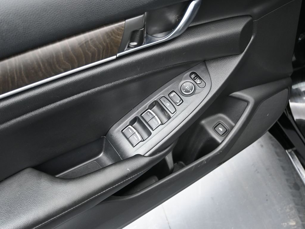 Used 2020 Honda Accord EX image 17