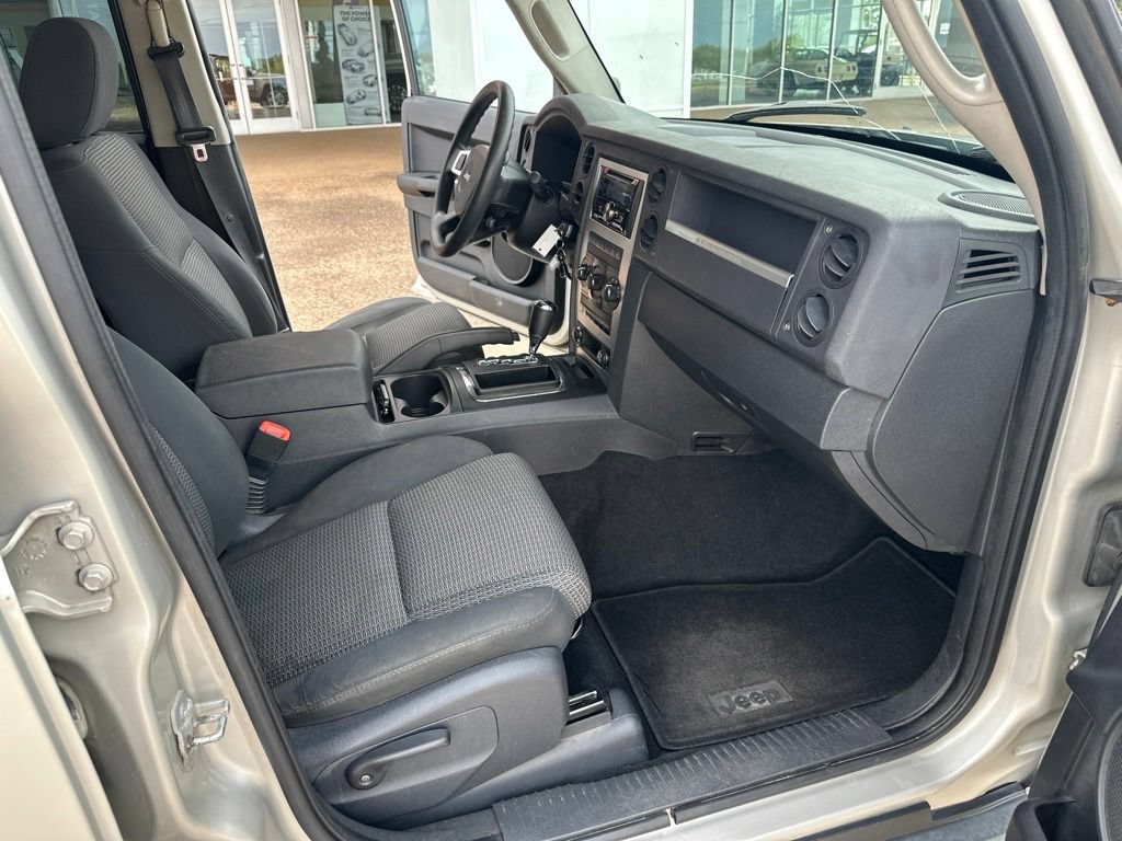 Used 2008 Jeep Commander Sport RWD image 18