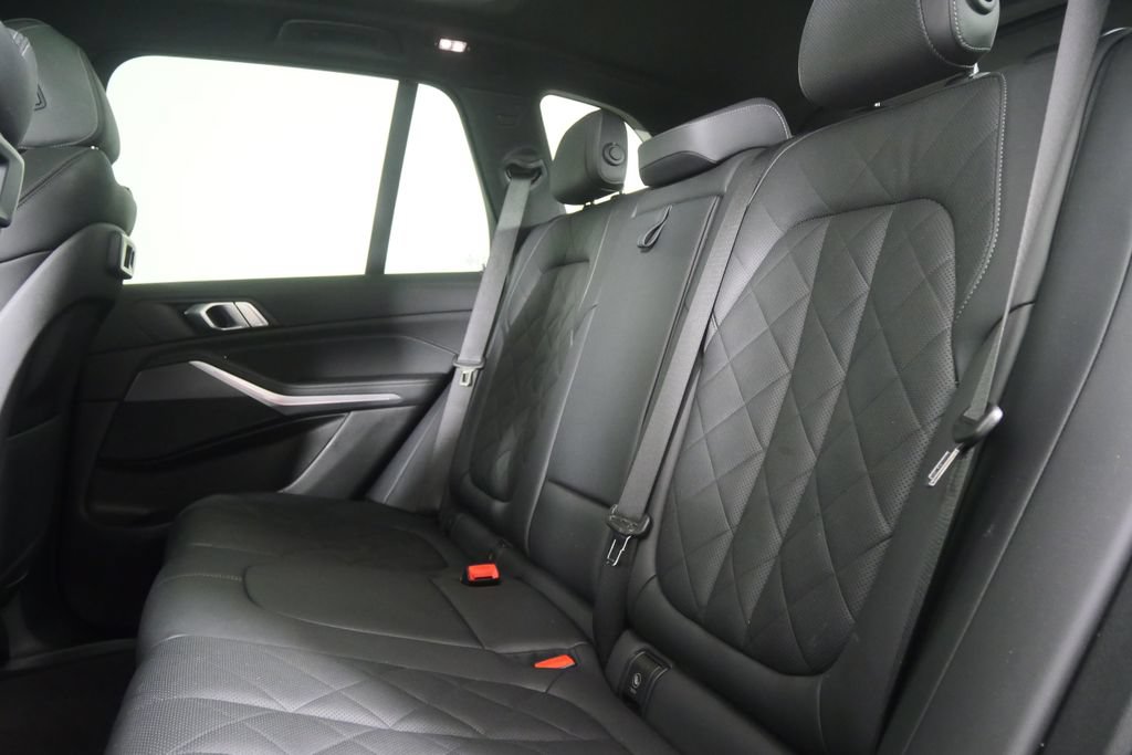 Used 2023 BMW X5 xDrive40i AWD/4WD image 14