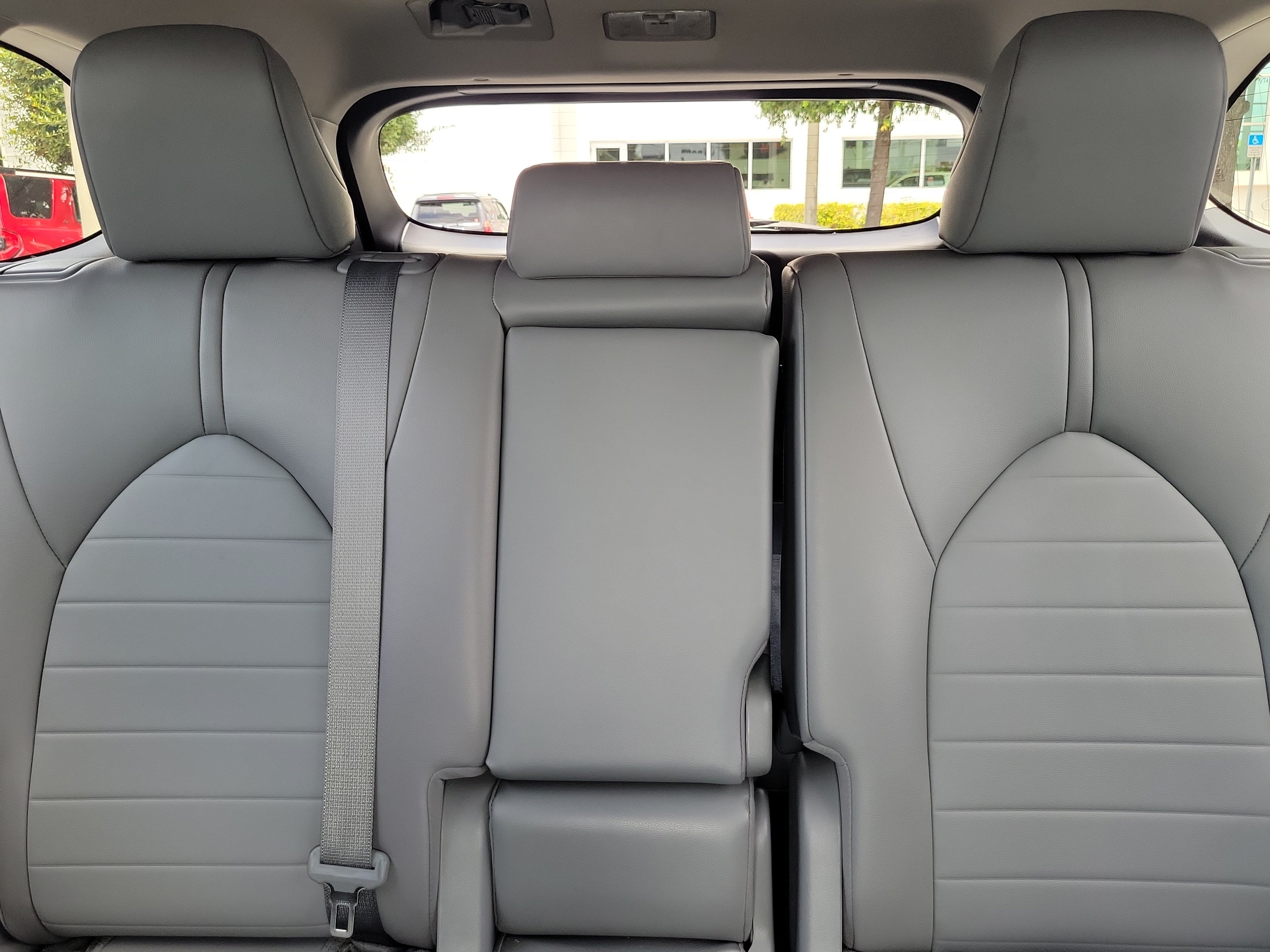 Used 2022 Toyota Highlander XLE FWD image 21