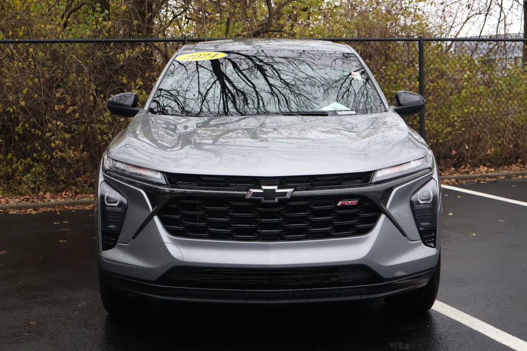 Used 2024 Chevrolet Trax RS image 2