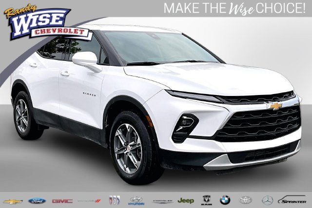 Used 2025 Chevrolet Blazer LT FWD image 1