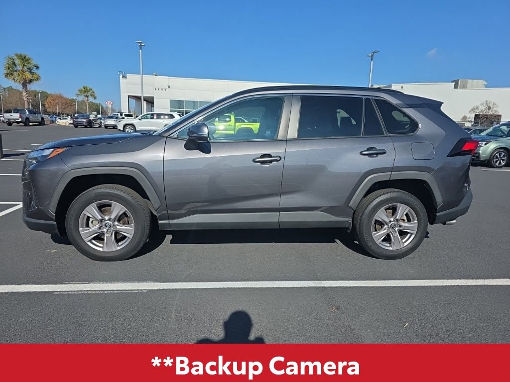 Used 2022 Toyota RAV4 XLE w/ Convenience Package image 4