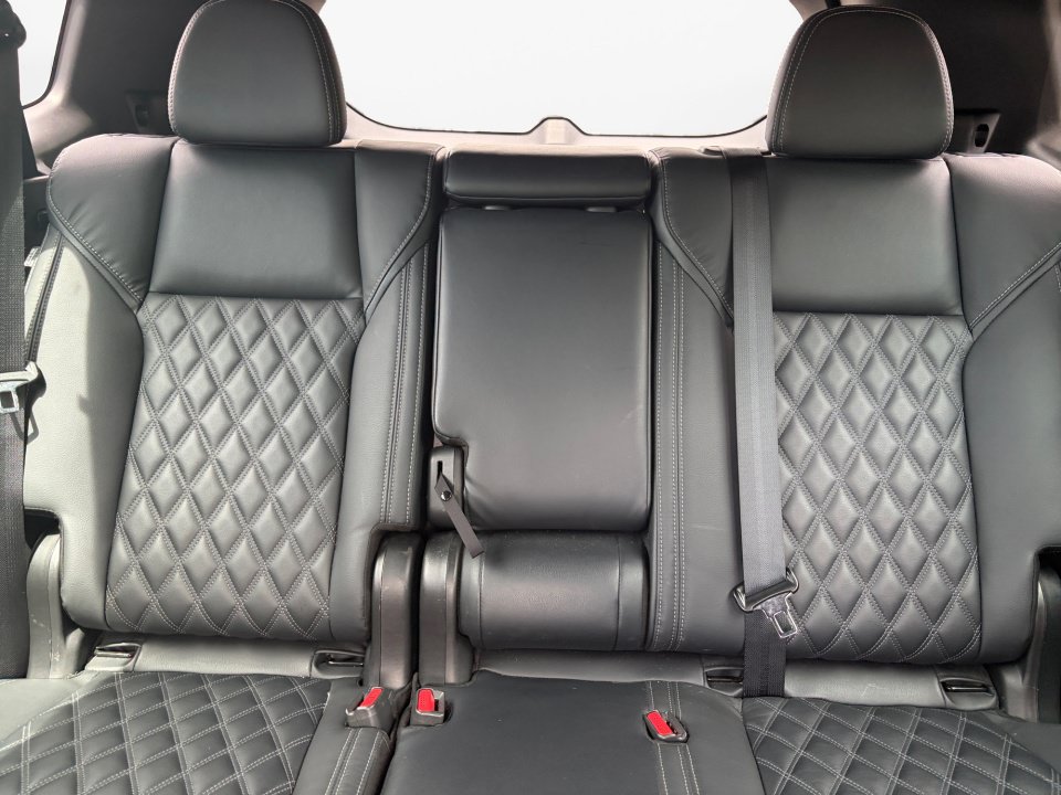 Used 2023 Mitsubishi Outlander SEL AWD/4WD image 15