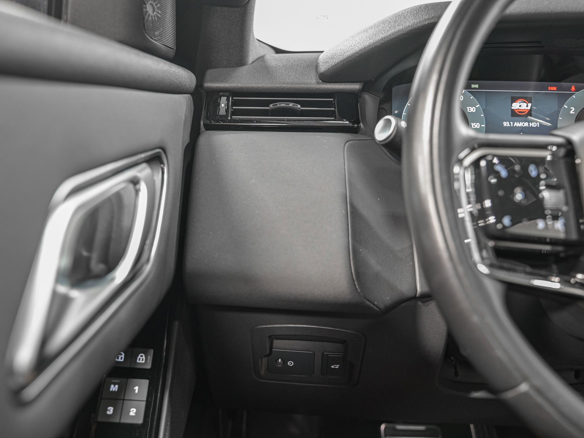 Used 2024 Land Rover Range Rover Velar Dynamic SE image 17