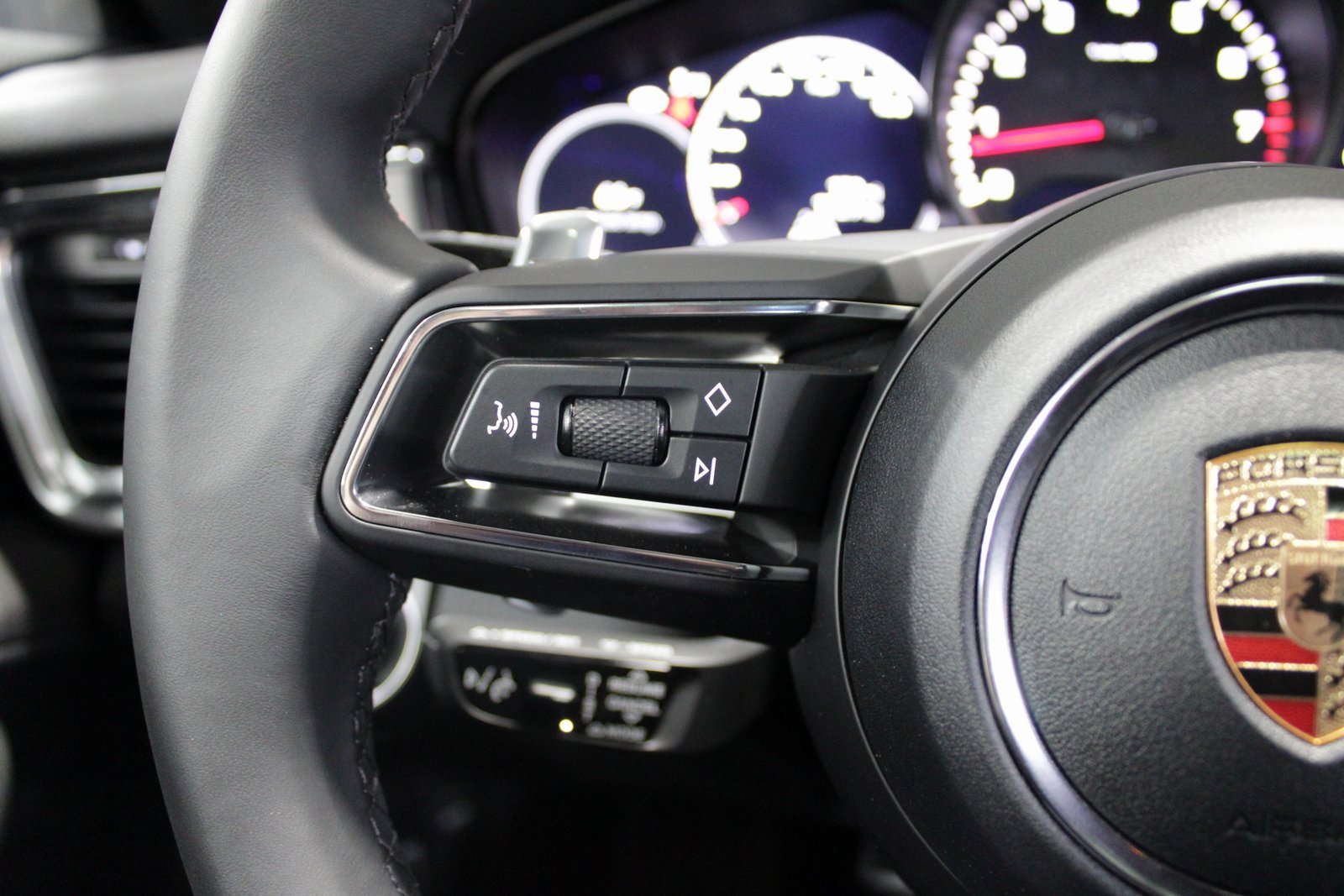 Certified 2023 Porsche Panamera 4 Platinum Edition w/ Assistance Package image 29