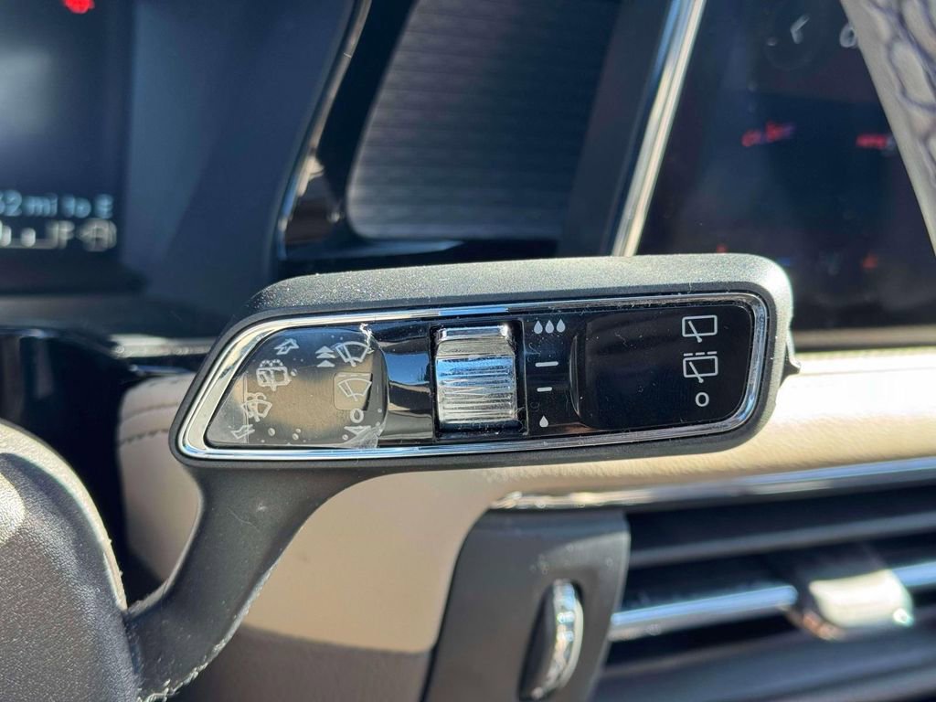 Used 2023 Lincoln Corsair AWD w/ Rear Removable Package Tray image 22